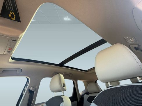 New 2026 Volkswagen Taos SE FWD image 13