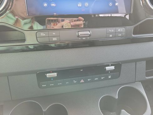 Used 2025 Mercedes-Benz Sprinter 2500 image 17