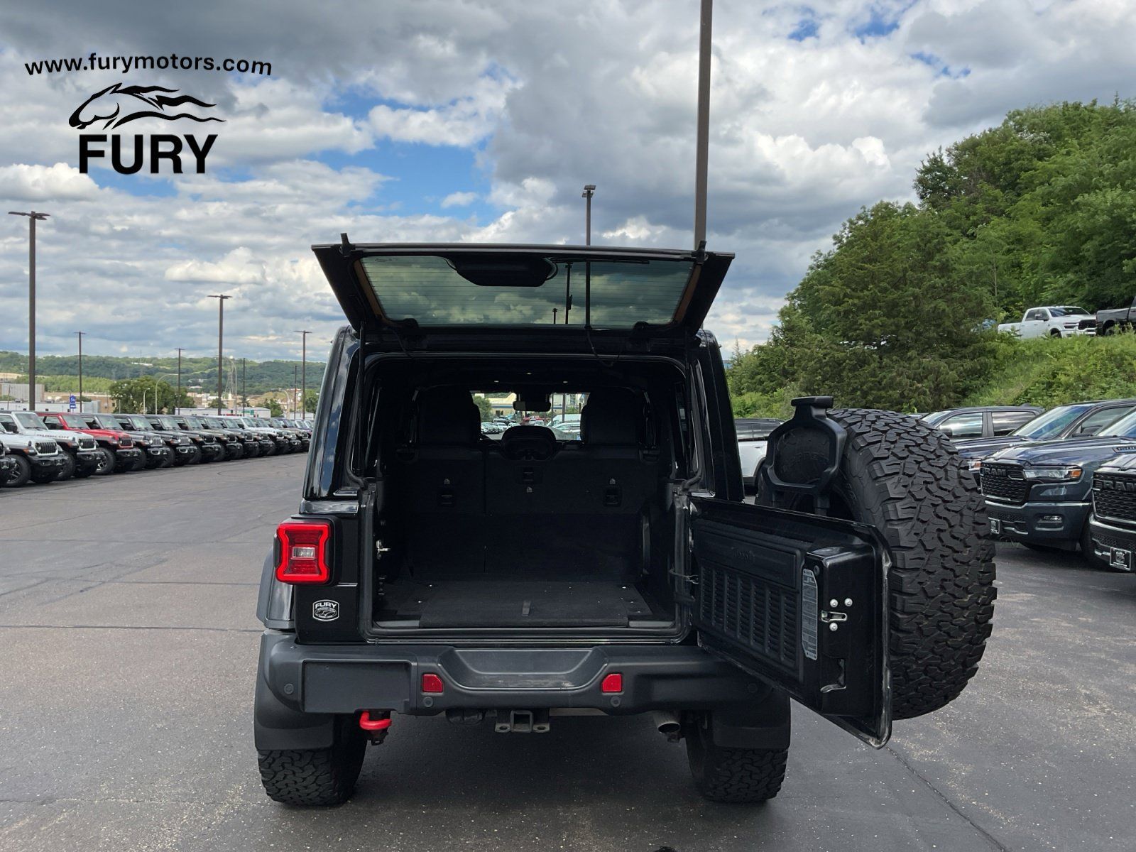 Used 2024 Jeep Wrangler Unlimited Rubicon AWD/4WD image 26