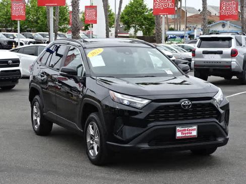 Used 2023 Toyota RAV4 XLE w/ Convenience Package FWD image 2