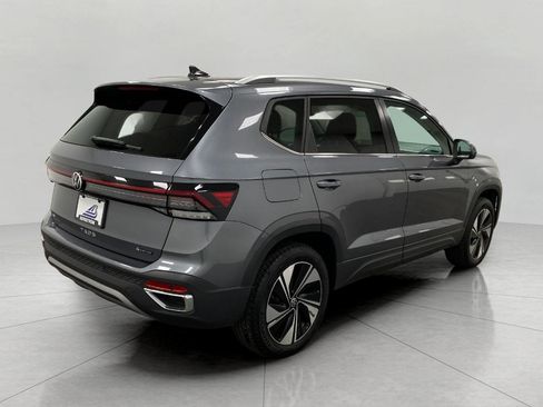 Used 2025 Volkswagen Taos SE AWD/4WD image 4