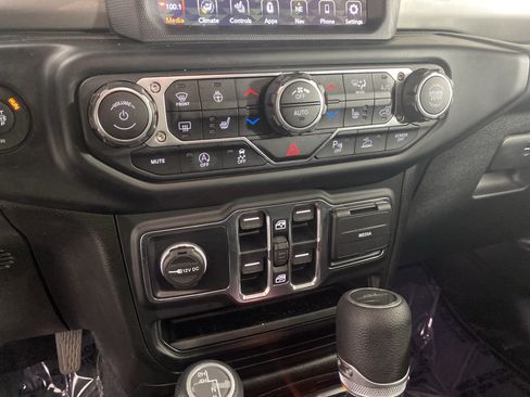 Used 2020 Jeep Gladiator Overland AWD/4WD image 29