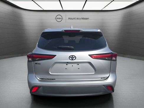 Used 2023 Toyota Highlander XLE FWD image 5