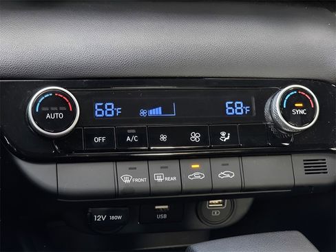 Used 2023 Hyundai Elantra SEL image 32