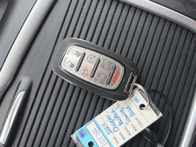 Used 2024 Chrysler Pacifica Touring-L FWD image 56