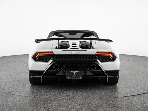 Used 2018 Lamborghini Huracan Performante AWD/4WD image 4