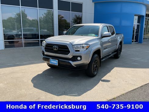 Used 2019 Toyota Tacoma SR5 w/ Four Season Floor Mat Package AWD/4WD image 2