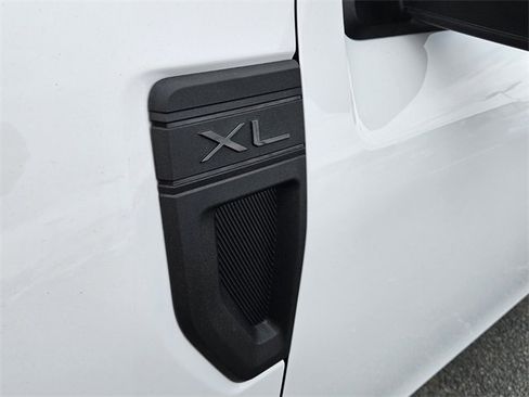 New 2025 Ford Maverick XL image 11