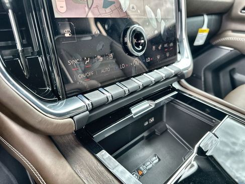 New 2026 GMC Yukon Denali Ultimate w/ LPO, Floor Liner Package AWD/4WD image 27