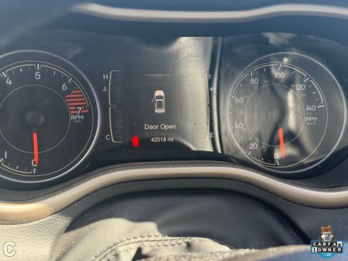 Used 2017 Jeep Cherokee Sport FWD image 19