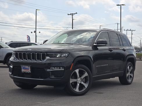 Certified 2023 Jeep Grand Cherokee Limited w/ Luxury Tech Group II image 2