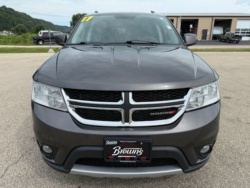 Used 2017 Dodge Journey SXT w/ Comfort/Convenience Group AWD/4WD image 2