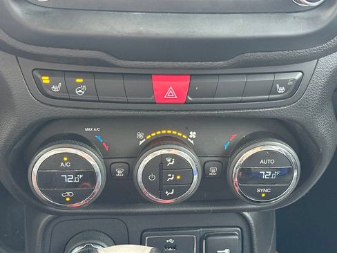 Used 2017 Jeep Renegade Trailhawk w/ Premium Trailhawk Package AWD/4WD image 25