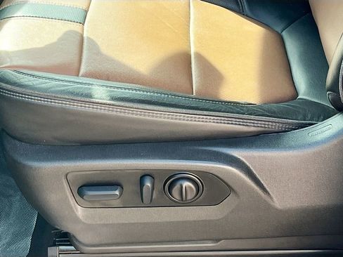 Used 2022 Chevrolet Silverado 1500 High Country image 20