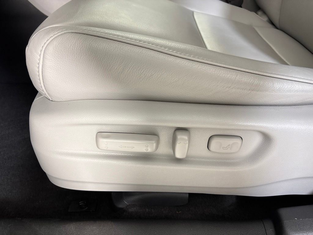 Used 2017 Honda Pilot Touring image 15