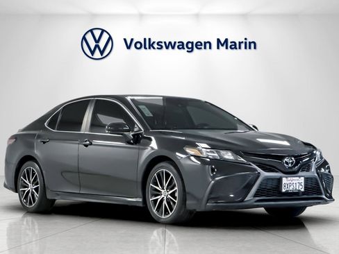 Used 2021 Toyota Camry SE image 7