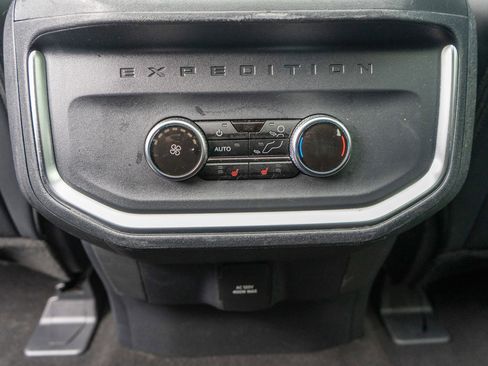 Used 2025 Ford Expedition Platinum AWD/4WD image 36