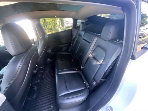 Used 2022 Tesla Model Y Performance AWD/4WD image 27