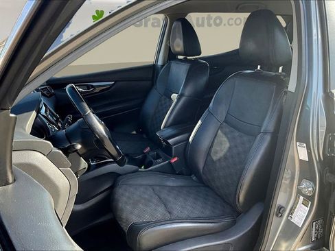 Used 2022 Nissan Rogue Sport SV w/ Technology Package image 23