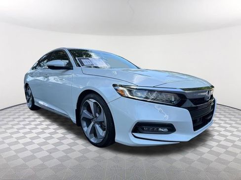 Used 2019 Honda Accord Touring image 3