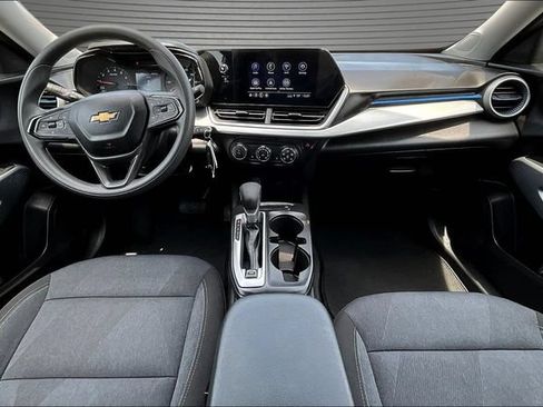 Used 2026 Chevrolet Trax LS w/ LS Convenience Package FWD image 7