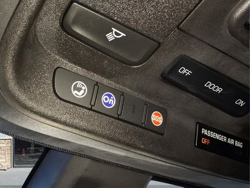 Used 2017 Cadillac ATS V w/ Luxury Package RWD image 25