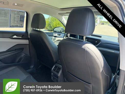 Used 2022 Volkswagen Taos SE w/ Panoramic Sunroof Package AWD/4WD image 16