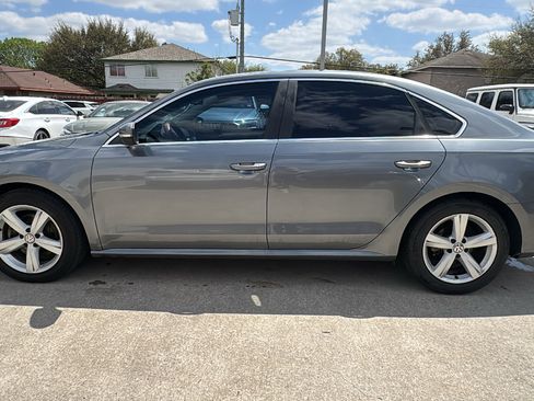 Used 2013 Volkswagen Passat 2.5 SE FWD image 4