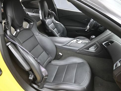Used 2016 Chevrolet Corvette Z06 w/ Z07 Performance Package RWD image 24