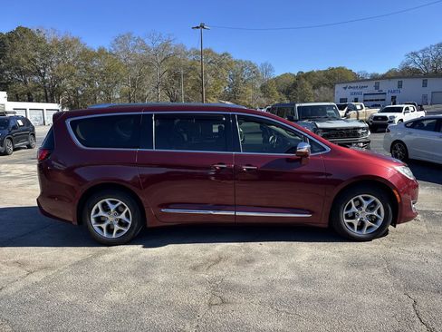 Used 2020 Chrysler Pacifica Limited image 8
