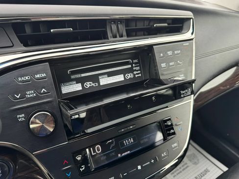 Used 2013 Toyota Avalon Limited w/ Technology Pkg FWD image 29