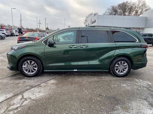 Used 2024 Toyota Sienna XLE image 9