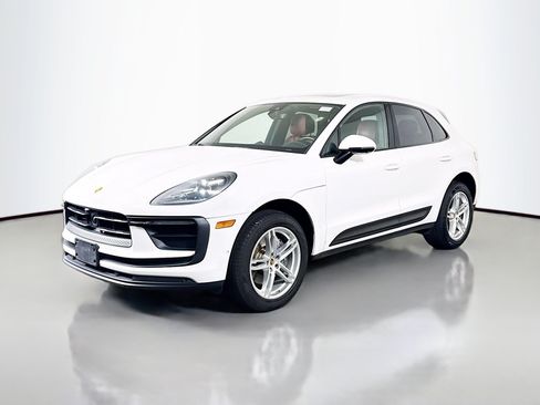 Used 2023 Porsche Macan AWD/4WD image 4