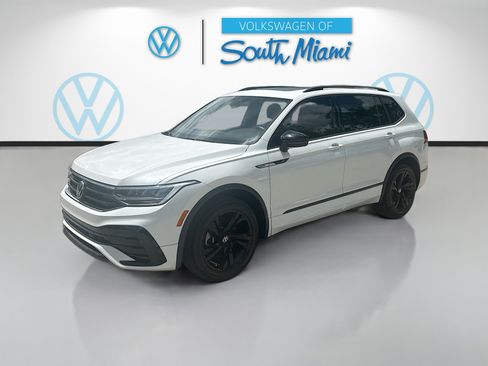 Used 2023 Volkswagen Tiguan SE R-Line FWD image 3