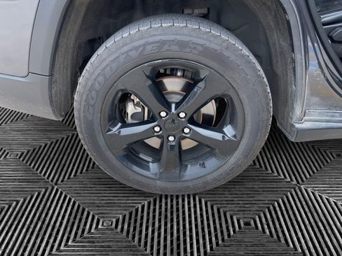 Used 2021 Jeep Grand Cherokee L Laredo image 18