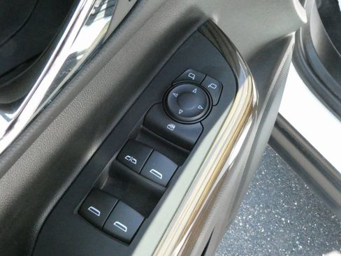 Certified 2023 GMC Acadia SLE w/ Driver Convenience Package image 26