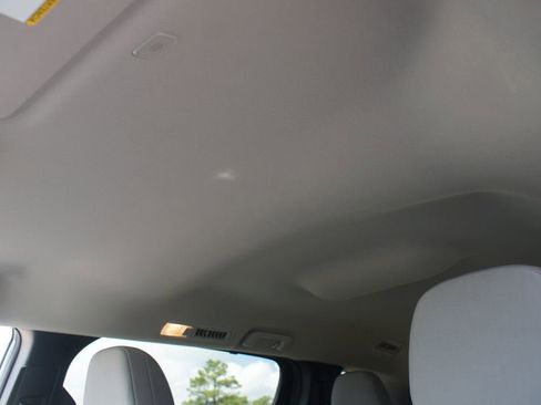 Certified 2025 Toyota Sienna LE FWD image 6