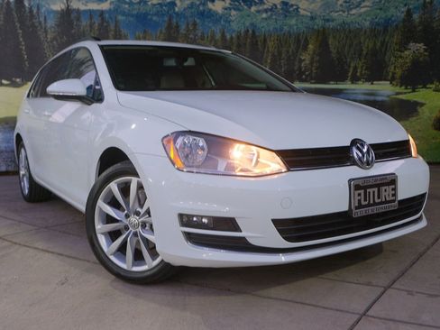 Used 2017 Volkswagen Golf SE image 3