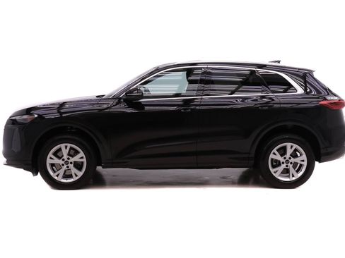Certified 2025 Audi Q5 Premium w/ Convenience Package AWD/4WD image 3