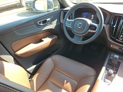 Used 2023 Volvo XC60 B5 Plus w/ Climate Package AWD/4WD image 15
