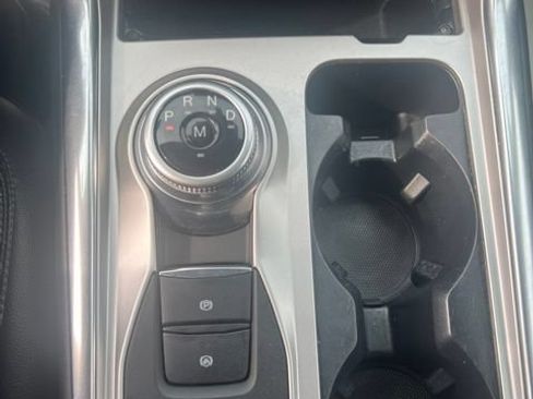 Used 2020 Ford Explorer XLT w/ Equipment Group 202A AWD/4WD image 18