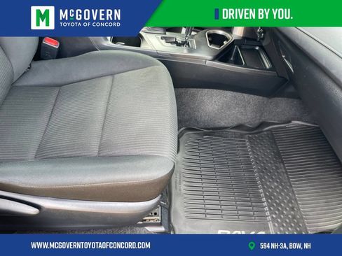 Used 2018 Toyota RAV4 LE w/ All Weather Liner Package AWD/4WD image 27