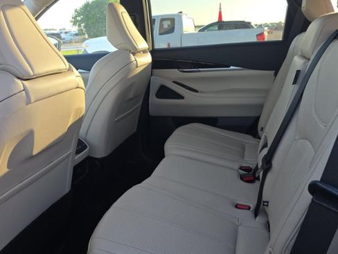 Certified 2025 INFINITI QX60 Pure FWD image 14