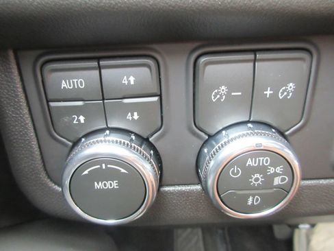 New 2026 GMC Yukon Elevation w/ Elevation Premium Package AWD/4WD image 17
