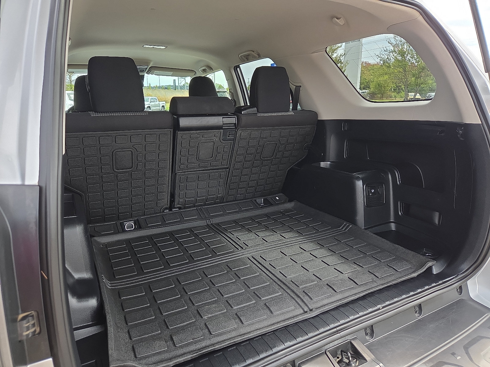 Used 2023 Toyota 4Runner SR5 AWD/4WD image 9