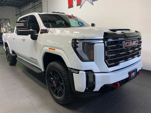 Used 2024 GMC Sierra 2500 AT4 w/ AT4 Premium Plus Package image 2
