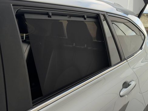 Used 2023 Toyota Highlander XLE AWD/4WD image 32