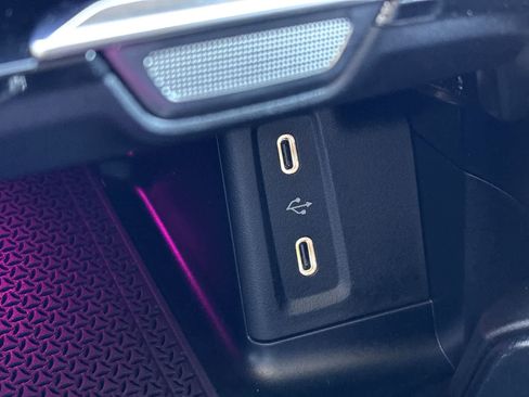 Used 2025 Mercedes-Benz GLC 300 w/ AMG Line image 28