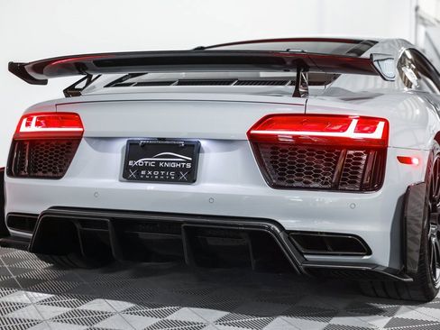 Used 2018 Audi R8 V10 plus w/ Full Leather Package image 8