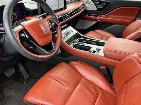 Used 2025 Lincoln Aviator Reserve w/ Luxury Package AWD/4WD image 11